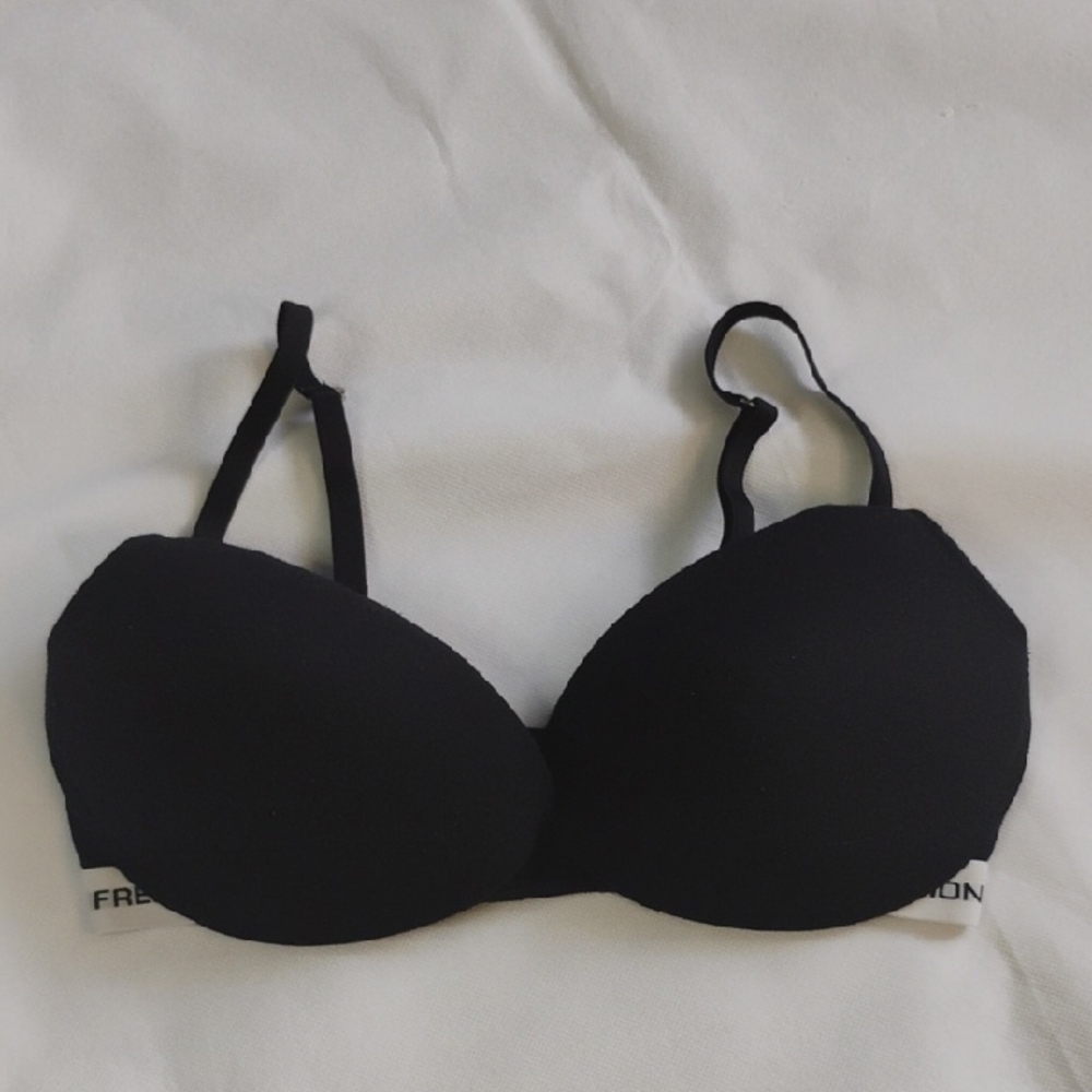 French Connection Black Sporty Bra w/ Adjustable Straps, No Underwire Athleisure